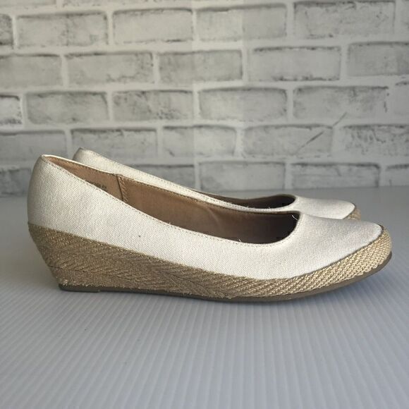 American Eagle White Slip-On Shoes Espadrilles 8.5 Off White Cream Wedge Shoe - Picture 1 of 10